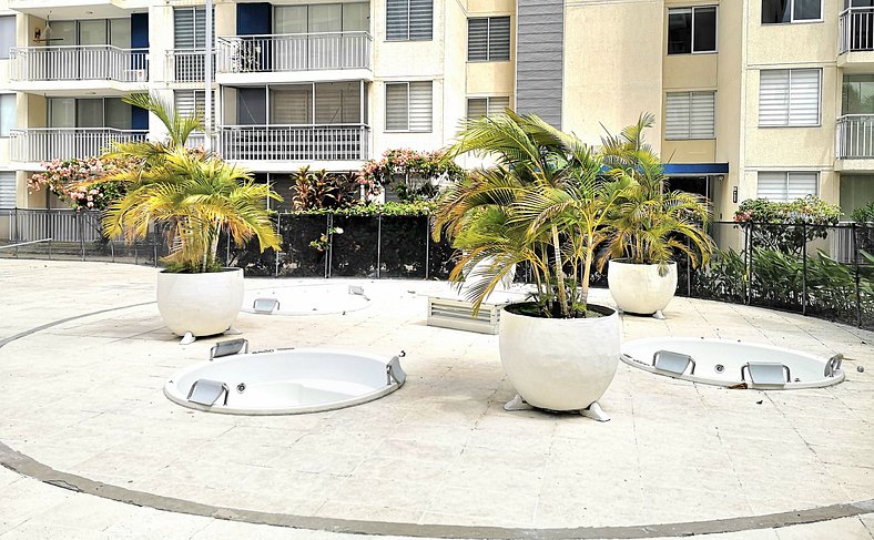 Espectacular Apartamento WiFi, AA, piscina Jacuzzi